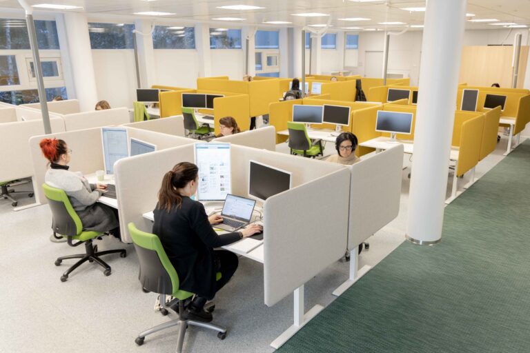 Yleiskuva Certian Vaasan toimiston avokonttorista.